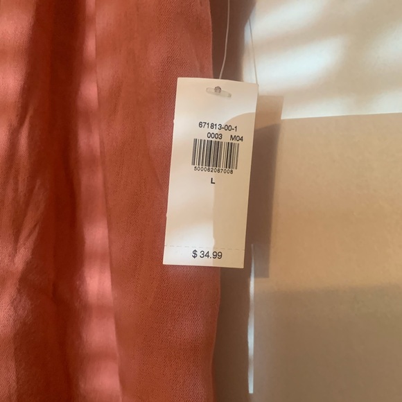 Old Navy top. Brand new w/tags - Picture 4 of 5